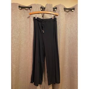 USED Jones New York Black Drawstring Capris